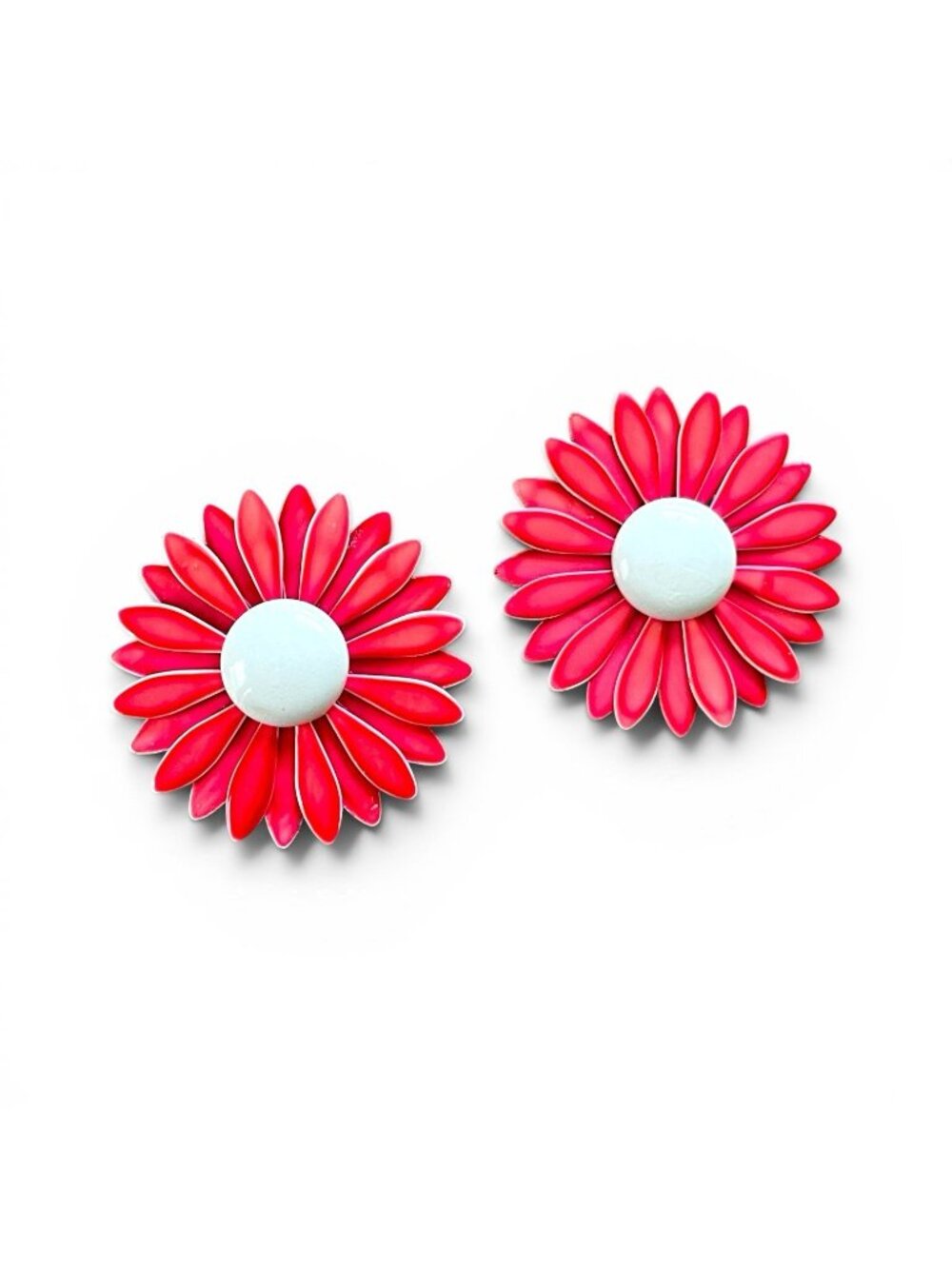 Vintage 1960s Enamel Flower Earrings Coral White MOD Pop Art Clip On Statement - Picture 9 of 9